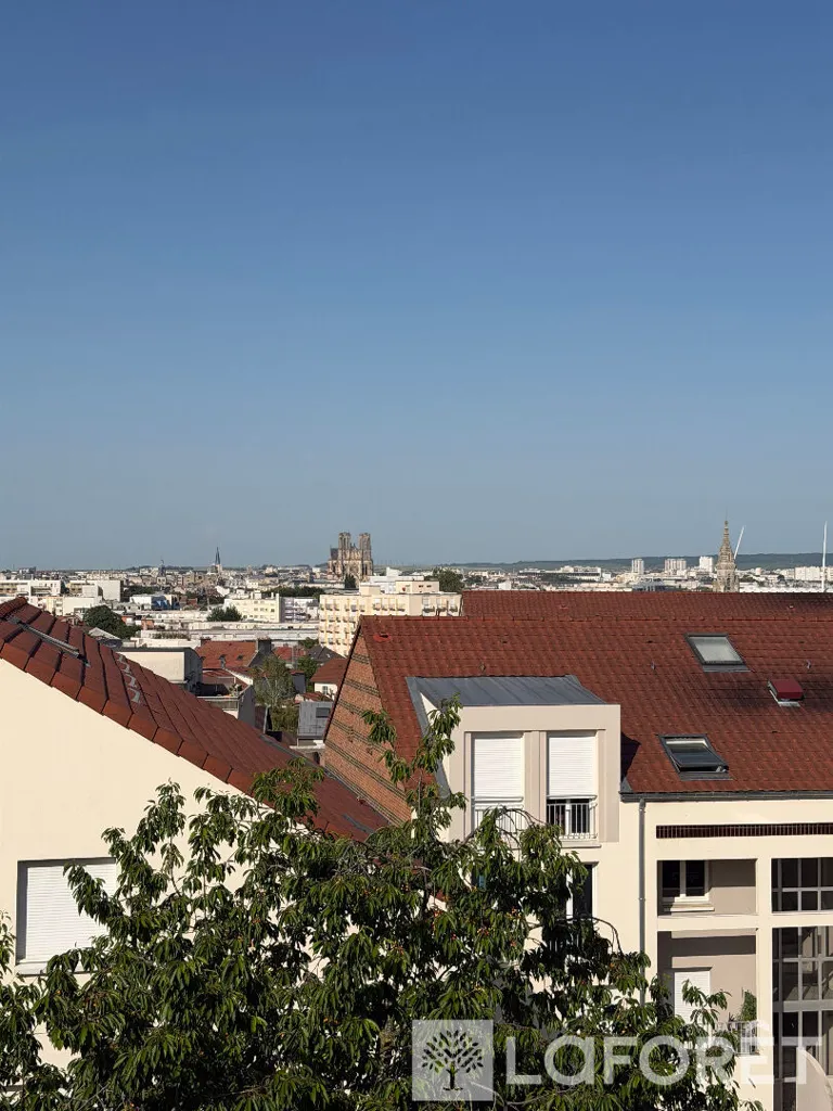 Pièces - Appartement avec Vue sur Cathédrale à Reims