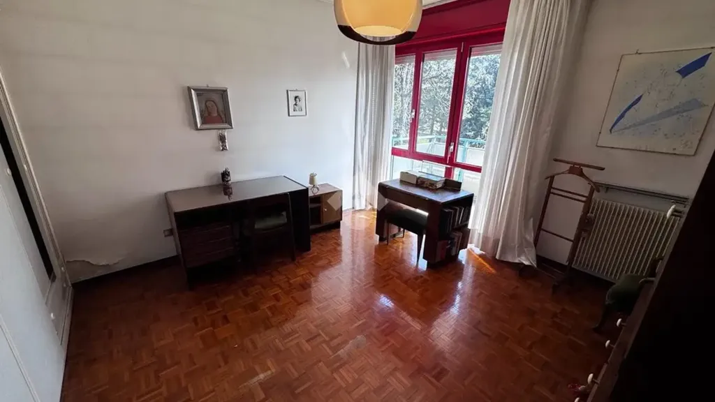 Studio - 1970s Apartment with Mountain View in Schio