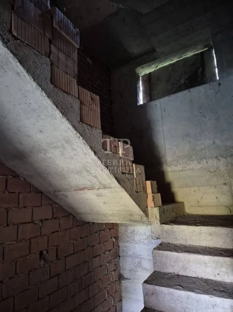 Toad - Under-Construction House with Full-Height Attic in Gornja Stubica