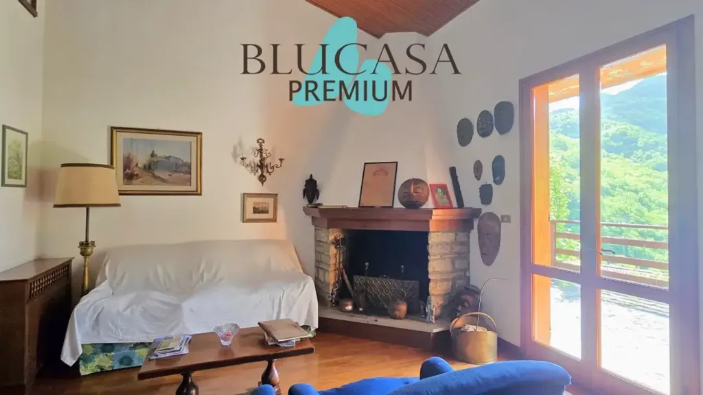 Elutuba - Terraced House with Fireplace in Bocconi