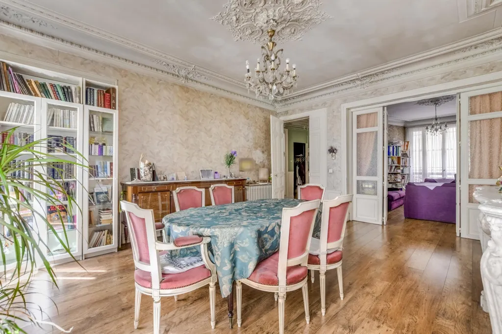 Salle à manger - Appartement Haussmannien avec Exposition Sud à Paris 9ème