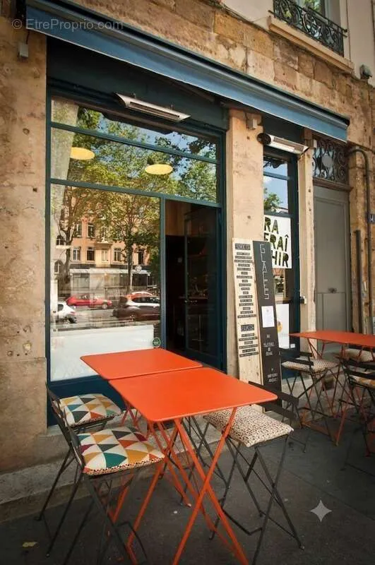 Välivaade - Retail Unit with Terraces in Lyon Croix-Rousse