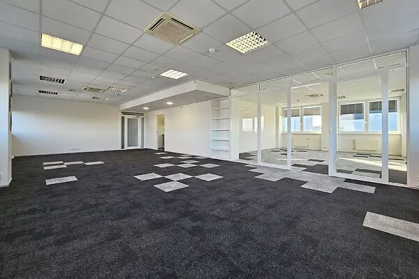 Studio - Spacious Office with Free Parking in Tallinn Centre