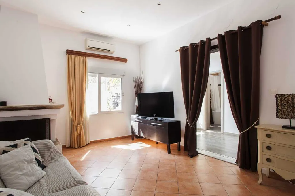 Elutuba - Ground Floor Flat with Yard in Heraklion