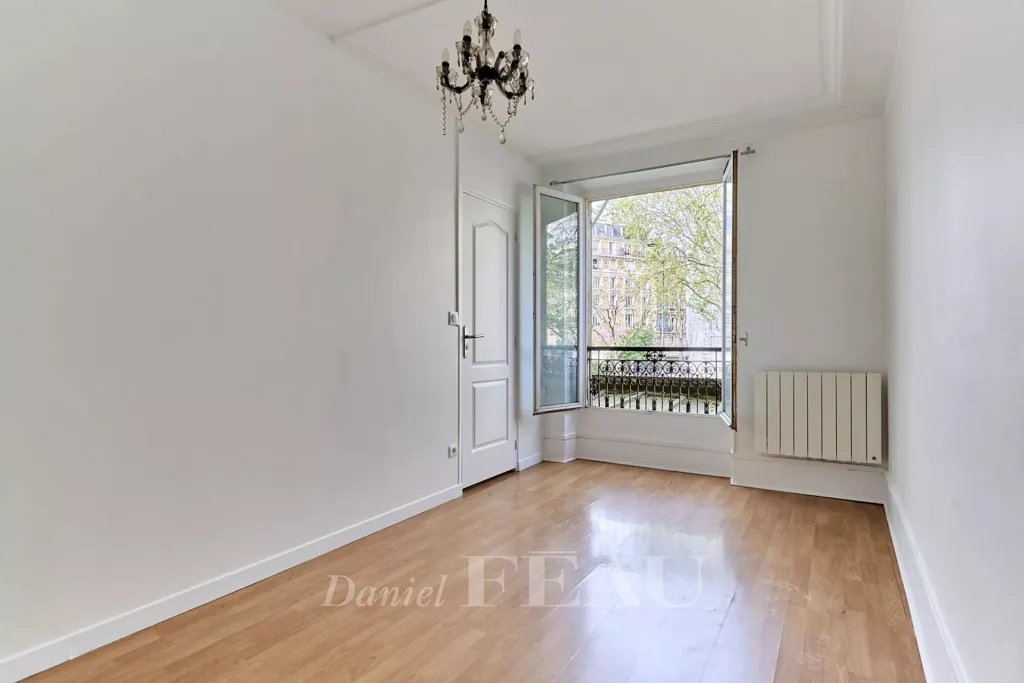 Rooms - 2 Bedroom Flat with Lift in Paris 17th