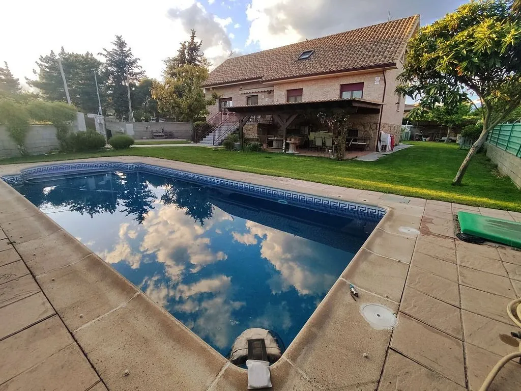 Piscine - Chalet with Pool and Terrace in Guadarrama