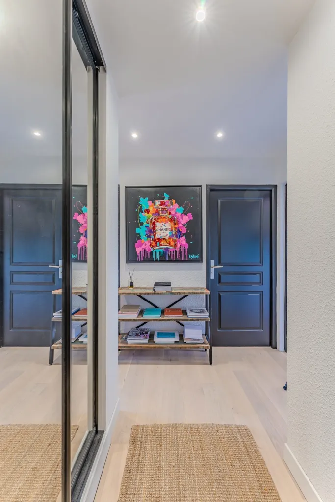 Esik - Luxury Lakefront Apartment in Publier