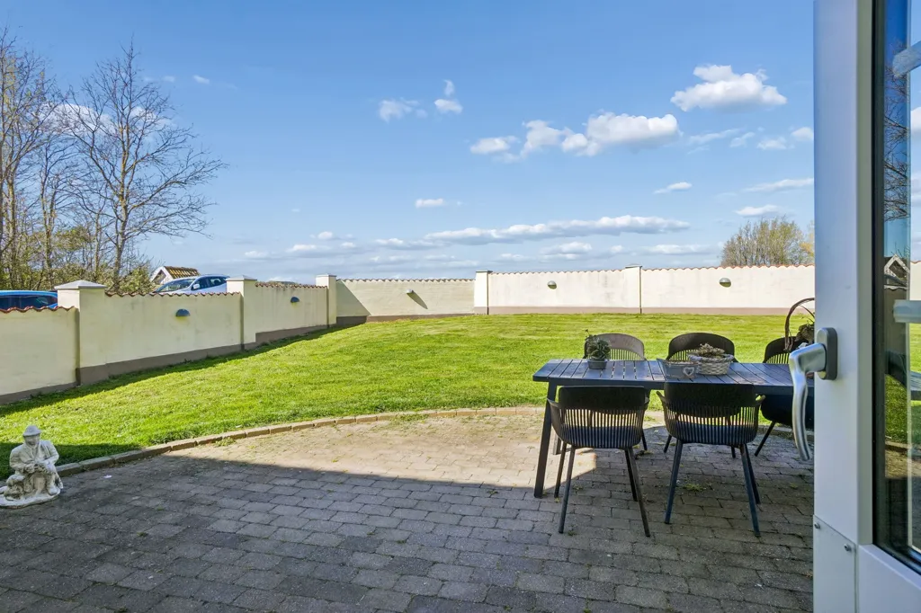 Aed - Mixed-Use Property with Kennel in Ruds Vedby