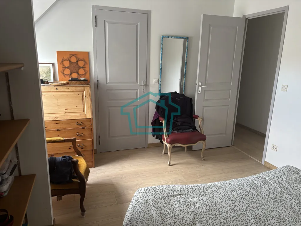 Chambres - Maison Individuelle avec Double Garage dans un Environnement Calme