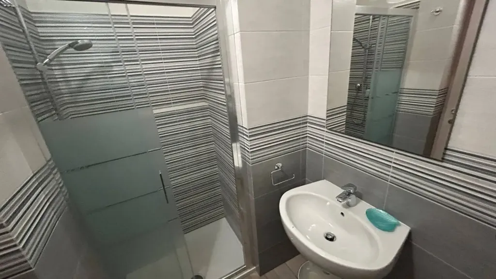 Vannitoad - Luxury Apartment with Private Bathroom in Pisa