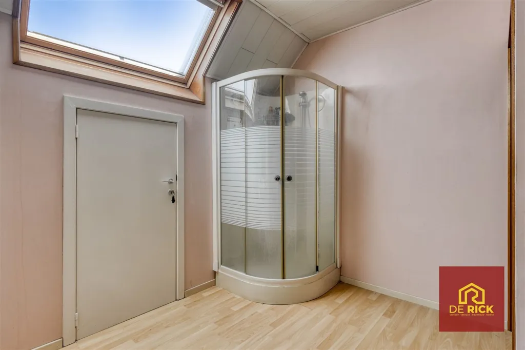 Salles de bain - Maison avec Terrasse et Garage à Aalst