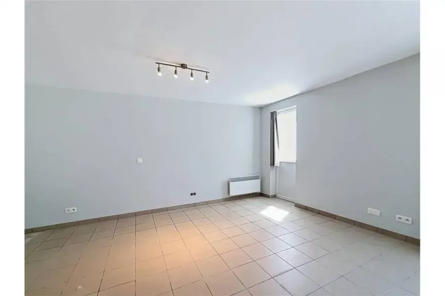 Pièces - Studio Rénové avec Vue sur la Meuse à Dinant