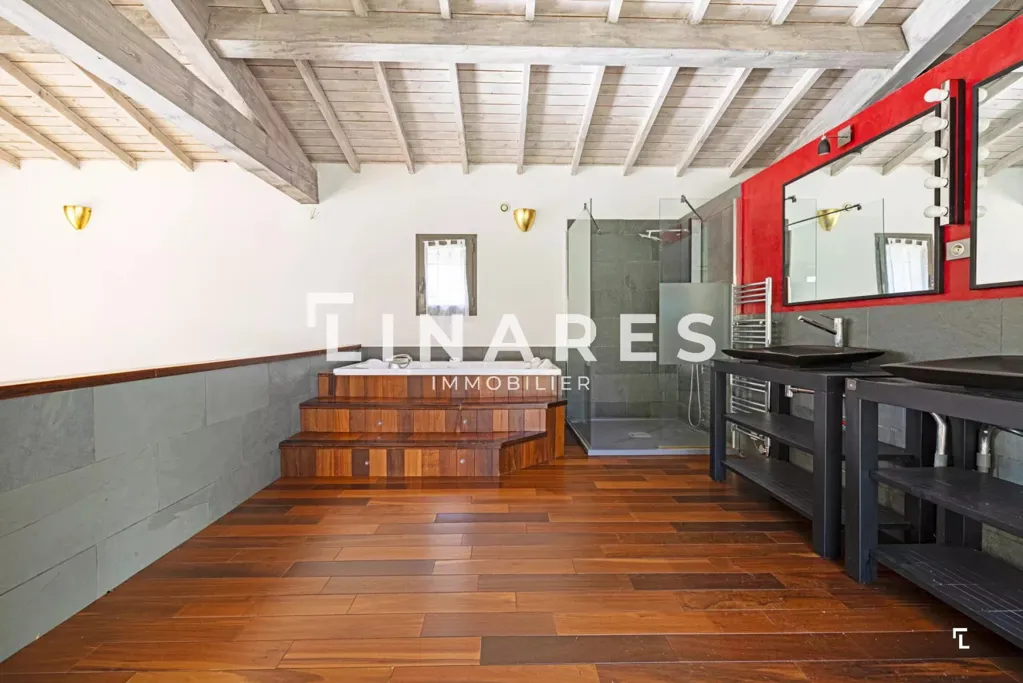 Vannitoad - Villa with Pool and 28,000 m² Park in Llinares