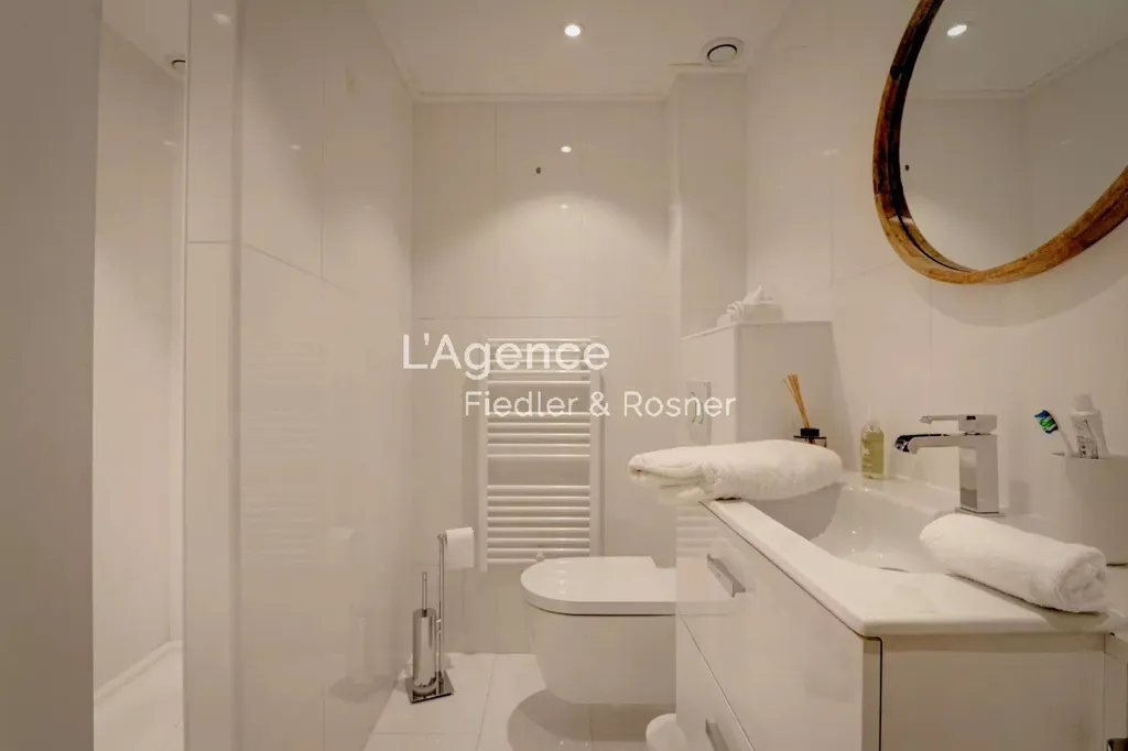 Salles de bain - Appartement Luxe avec Vue sur Place des Lices à Saint-Tropez