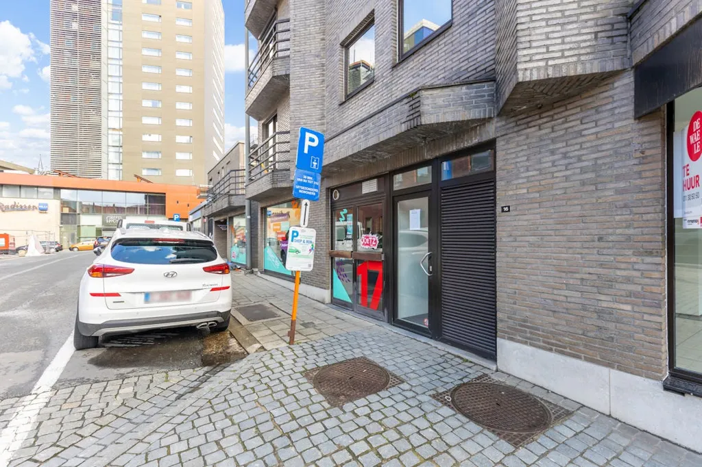 Extérieur - Local Commercial Centré à Hasselt