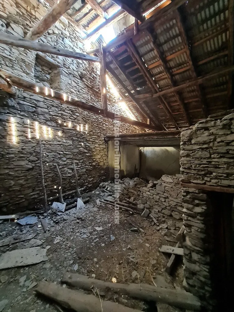 Pièces - Maison à Rénover avec Vue Dégagée près de Jausiers
