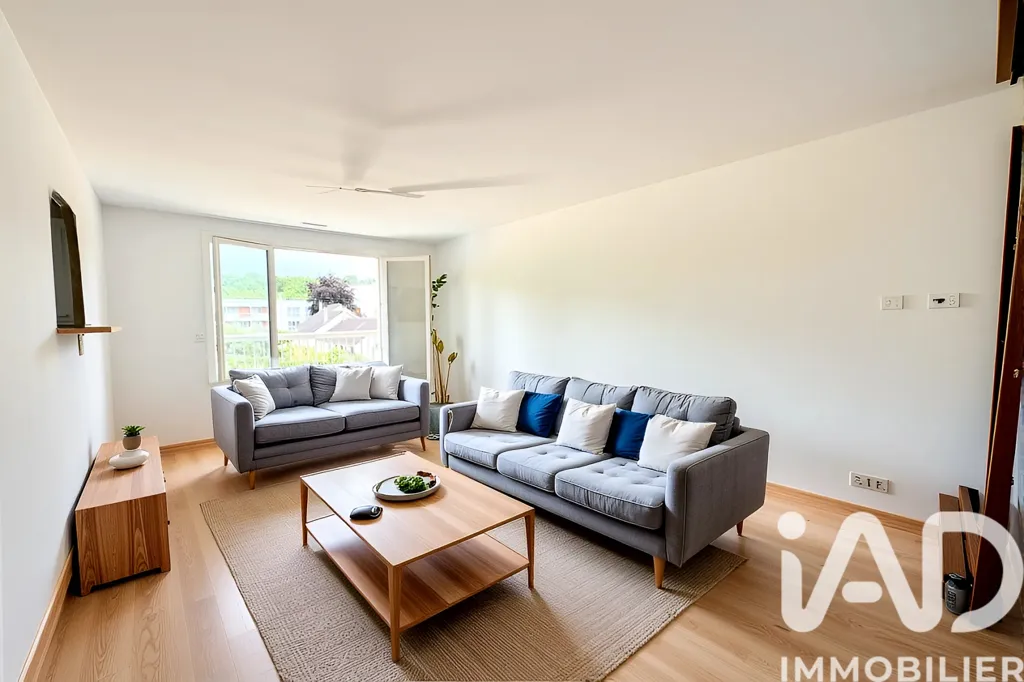 Séjour - Duplex 4 Pièces avec 2 Boxes à Montmagny