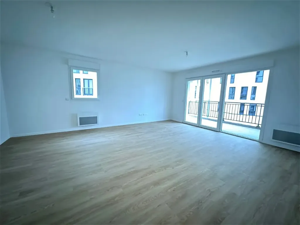 Rooms - Modern Apartment with Balcony in Blois