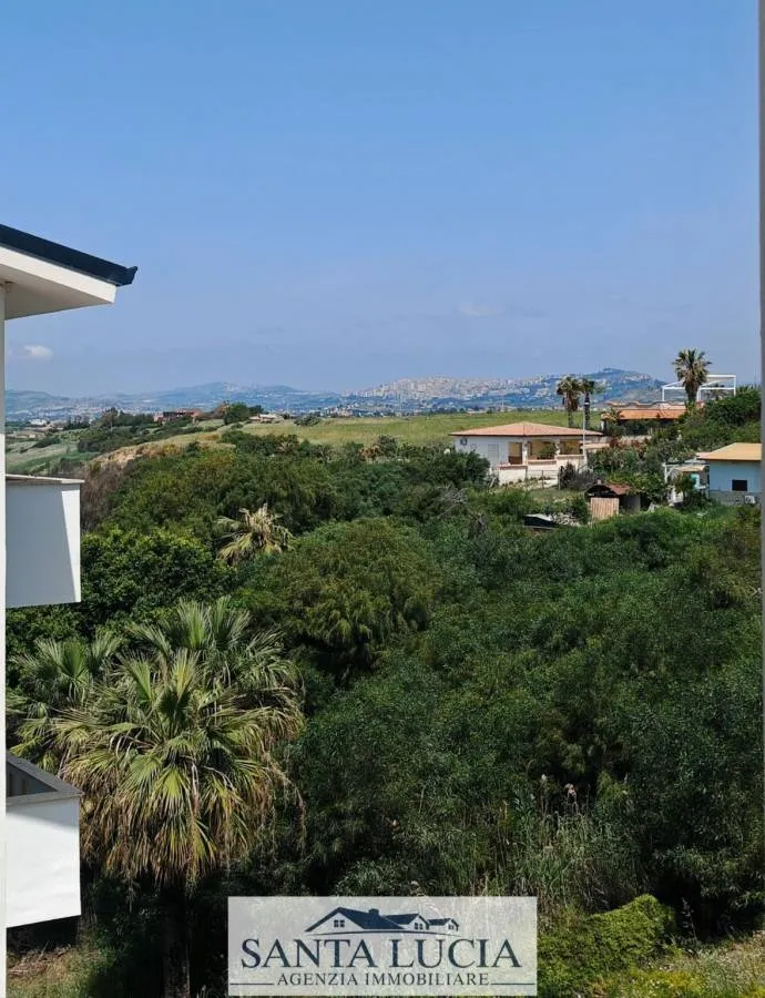 Balcon - Seafront Apartment with Balcony in Zingarello