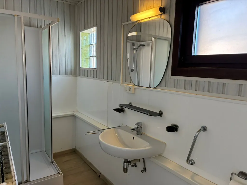 Vannitoad - Spacious Open Plan House with Garden in Kortemark
