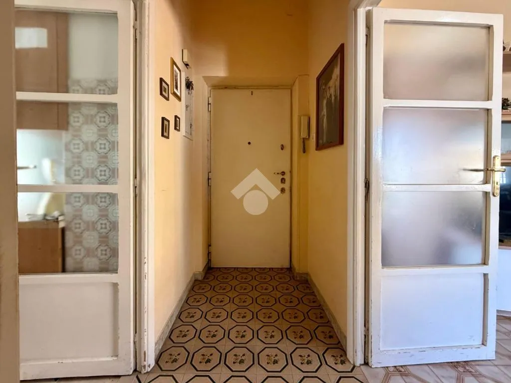 Entrée - 3-Room Apartment with Balcony in Bitonto