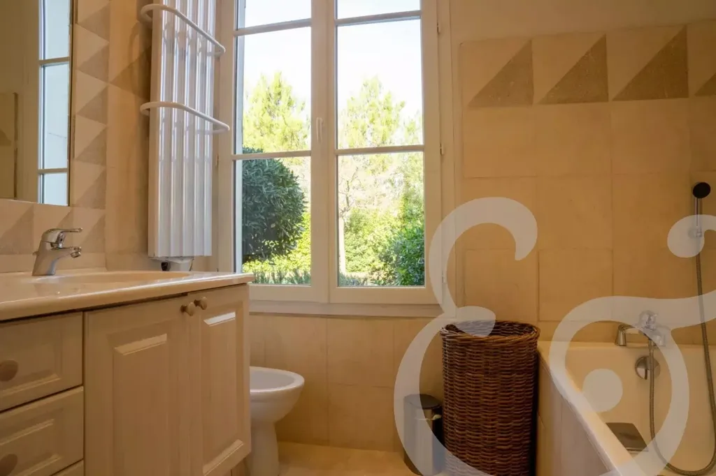 Salles de bain - Maison de Charme avec Piscine à Eygalières