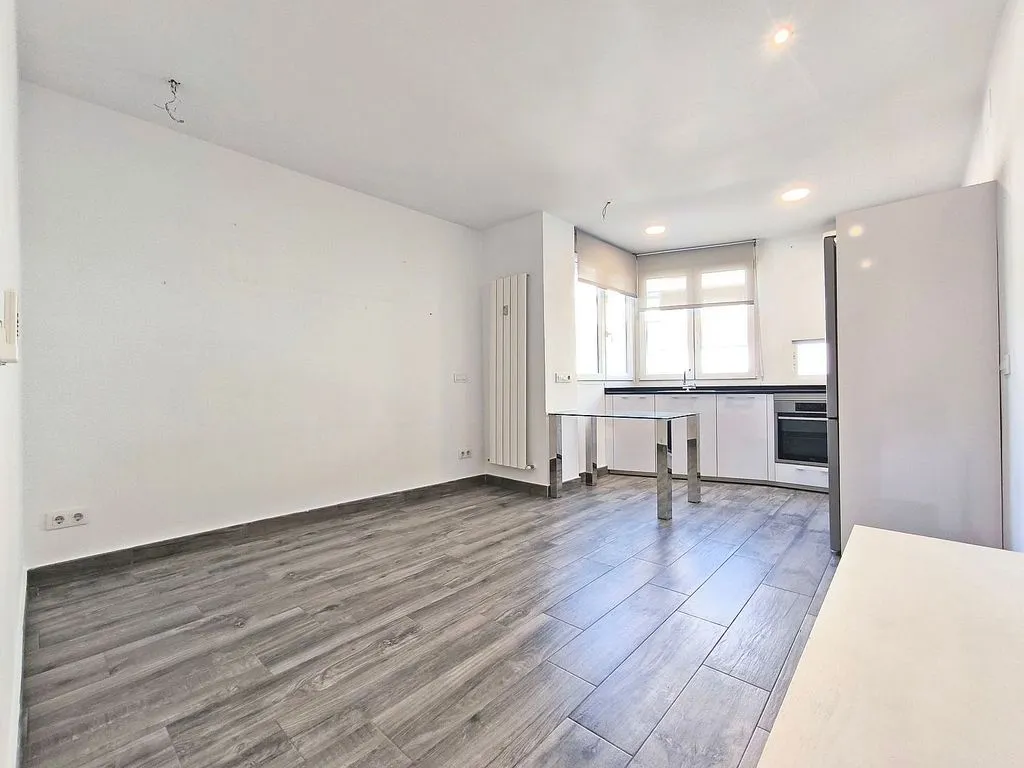Kitchen - Modernised Flat with East View in Chamartín