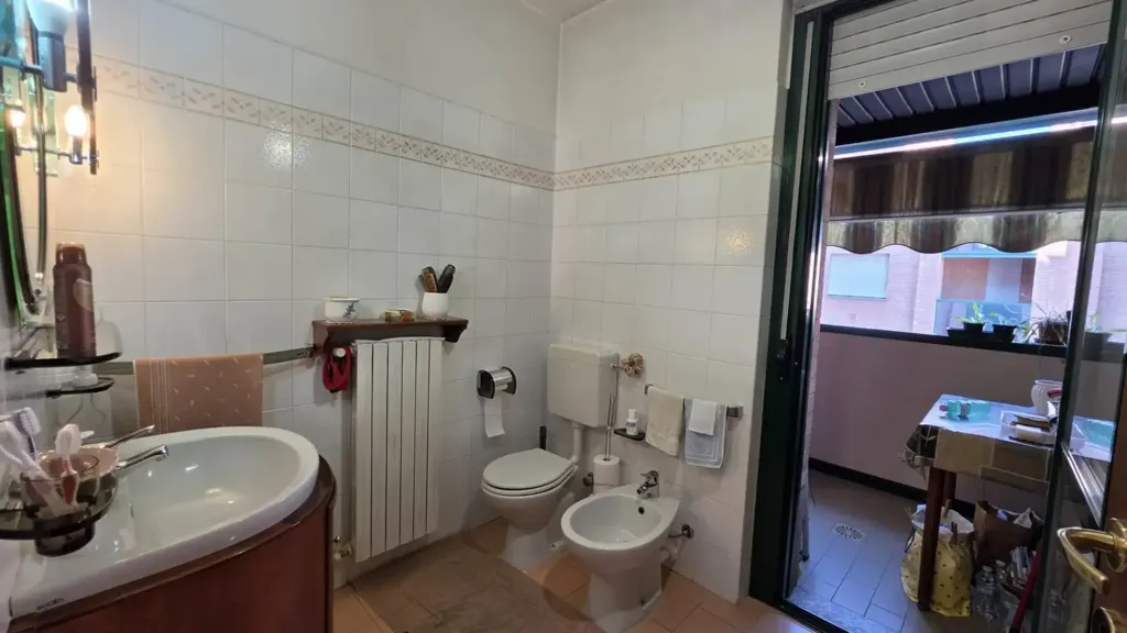 Bathrooms - Panoramic Apartment with Balcony in Asti