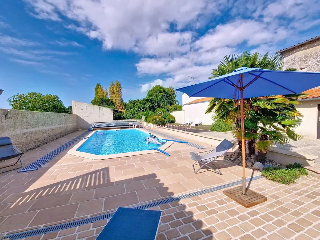 Piscine - Maison de Caractère avec Piscine à Chauray