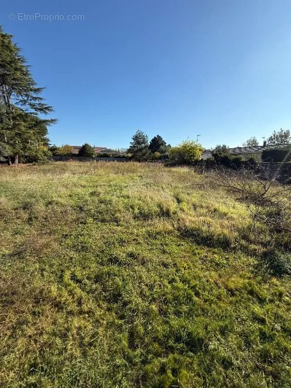 Aed - Constructible Plot with Garden in Merignac