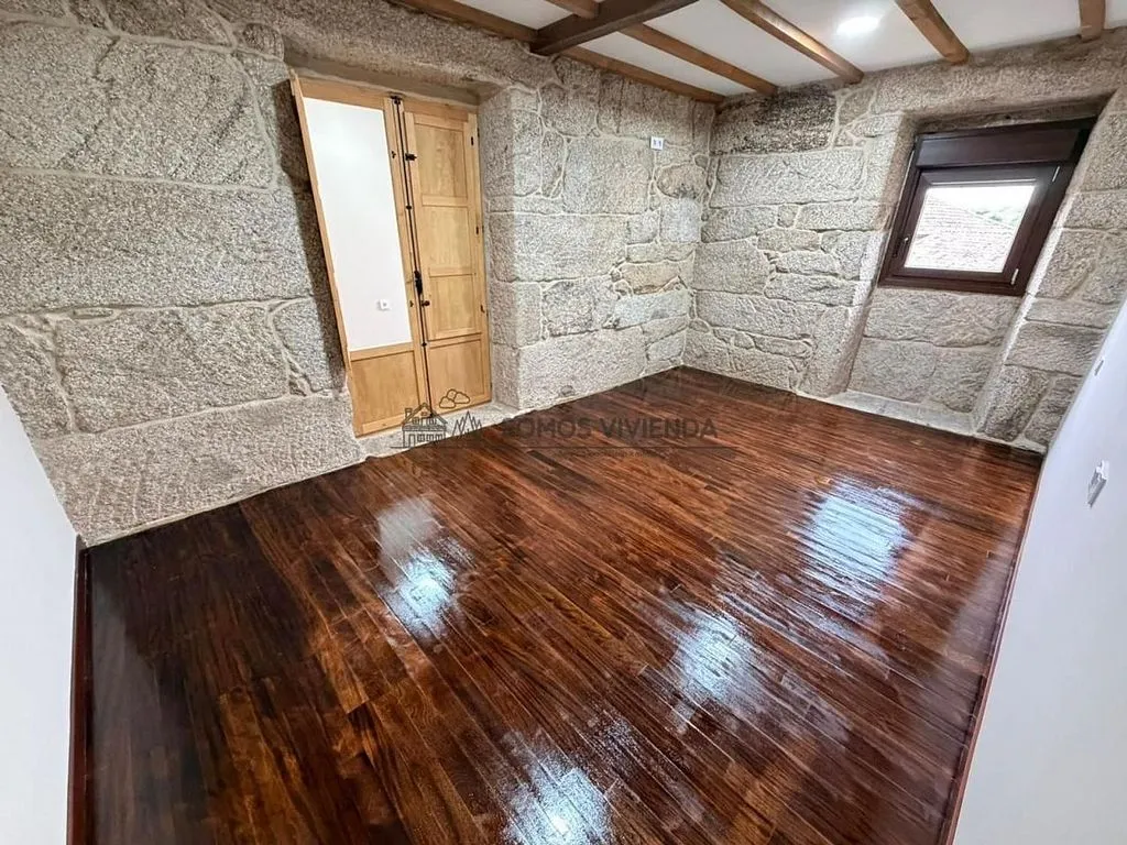 Pièces - Reformed Stone Chalet with Garden in Punxín