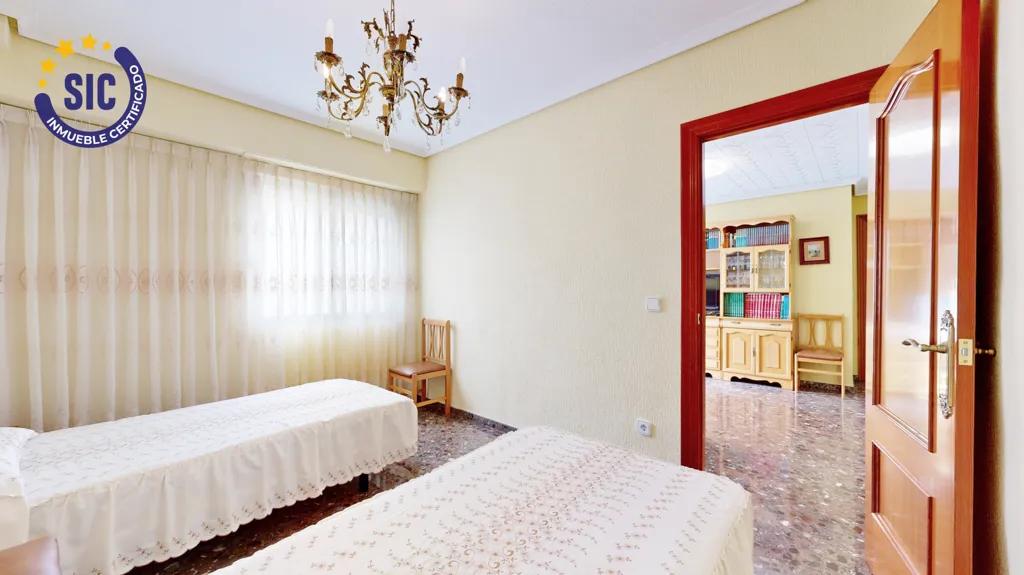 Magamistoad - Two-in-One Property with Terrace in Torrent