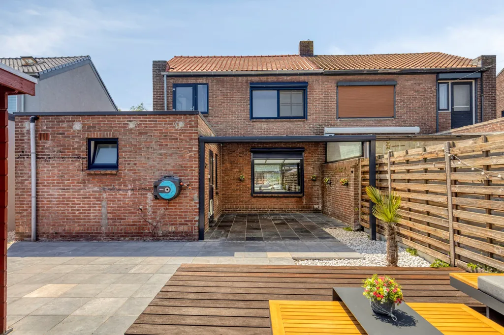Jardin - Two-Storey House with Garden in Sas van Gent