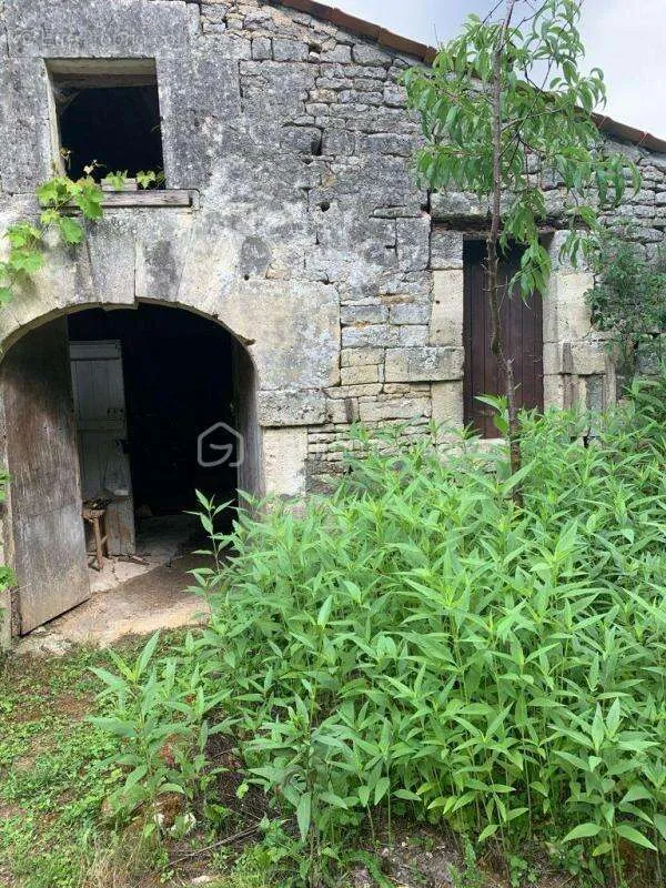 Jardin - Maison à Rénover avec Terrain à la Campagne