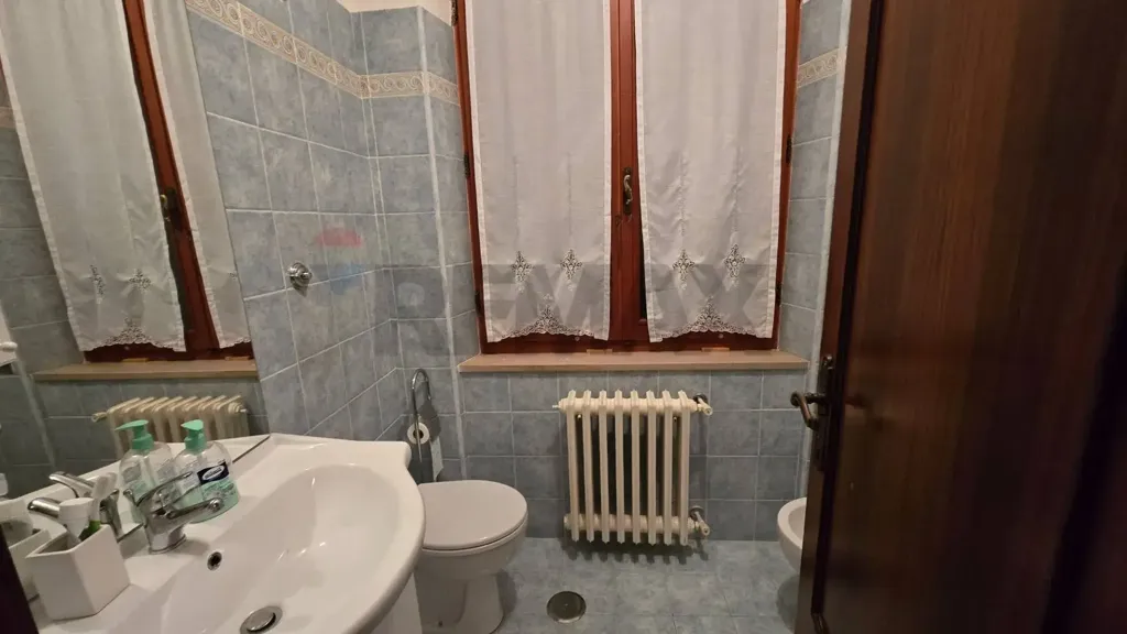 Bagni - Classical Villa with Garden in Sassoferrato