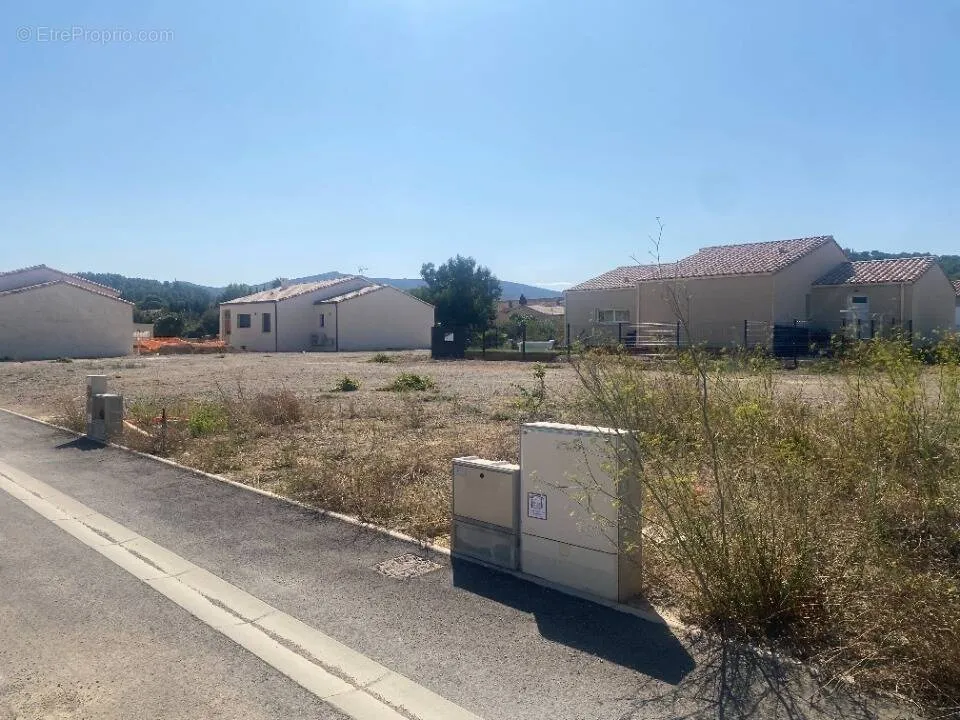Aed - Buildable Plot with Garden in Roquefort-Des-Corbieres
