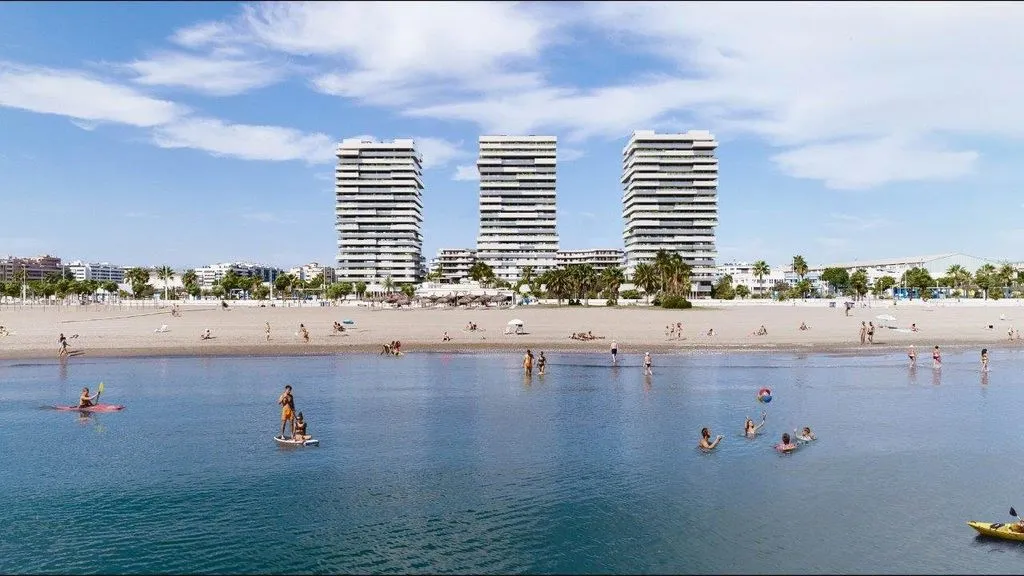 Luxury Beachfront Flat with Gym in Málaga
