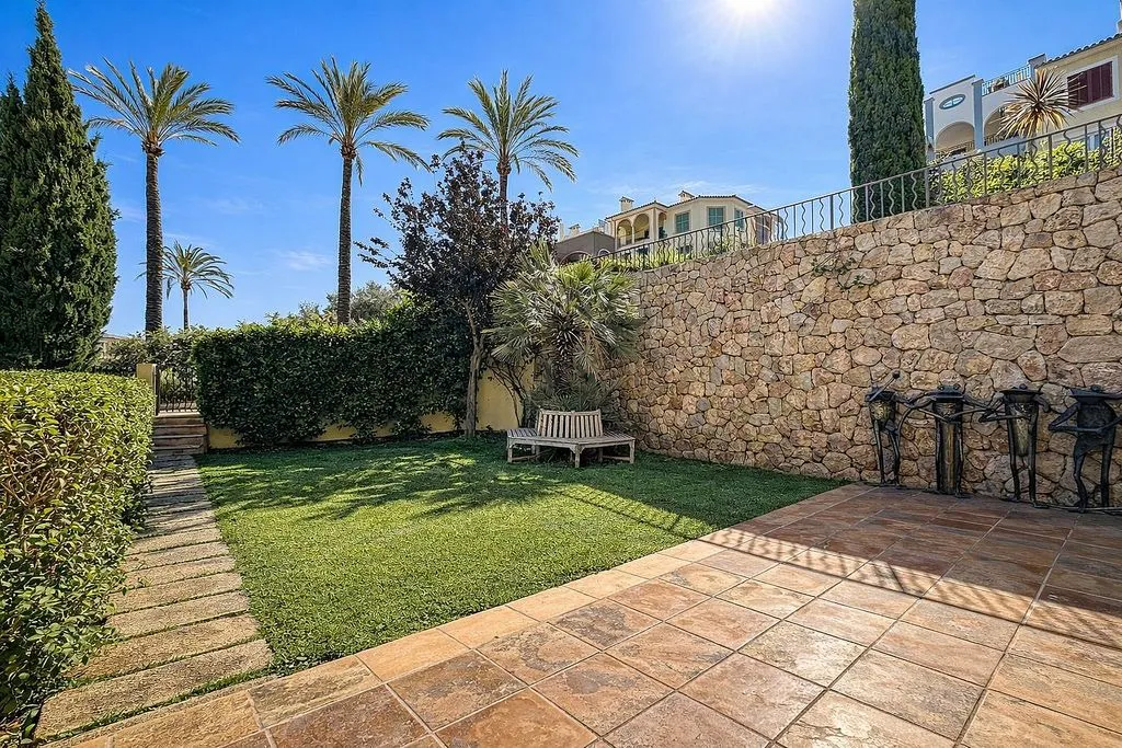 Jardin - Modernised Ground Floor Flat with Pool in Bendinat