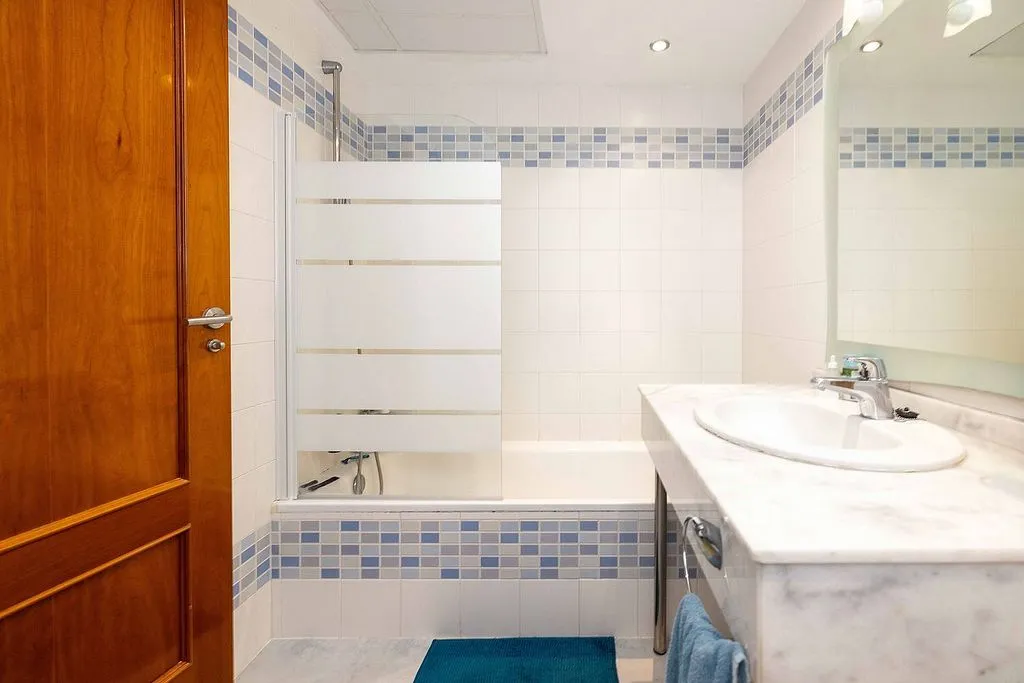 Salles de bain - Terraced Chalet with Pool in Marbella
