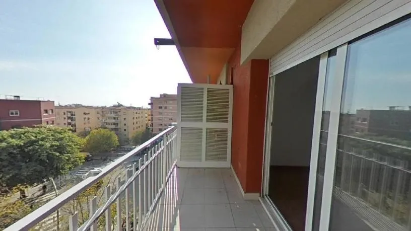Balcon - Family-orientated Flat with Balcony in Mataró