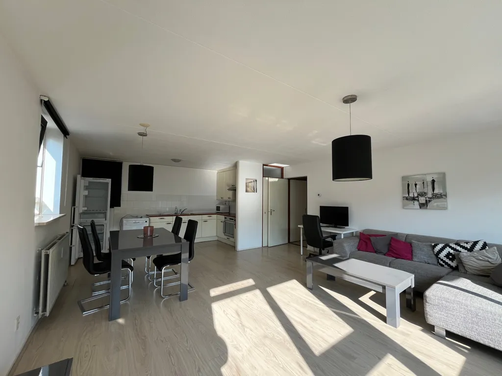 Elutuba - 3-Bedroom Apartment with Balcony in Rotterdam Centre