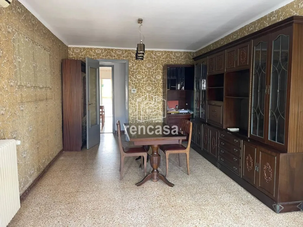 Söögituba - Spacious Flat with Balcony in Instituts