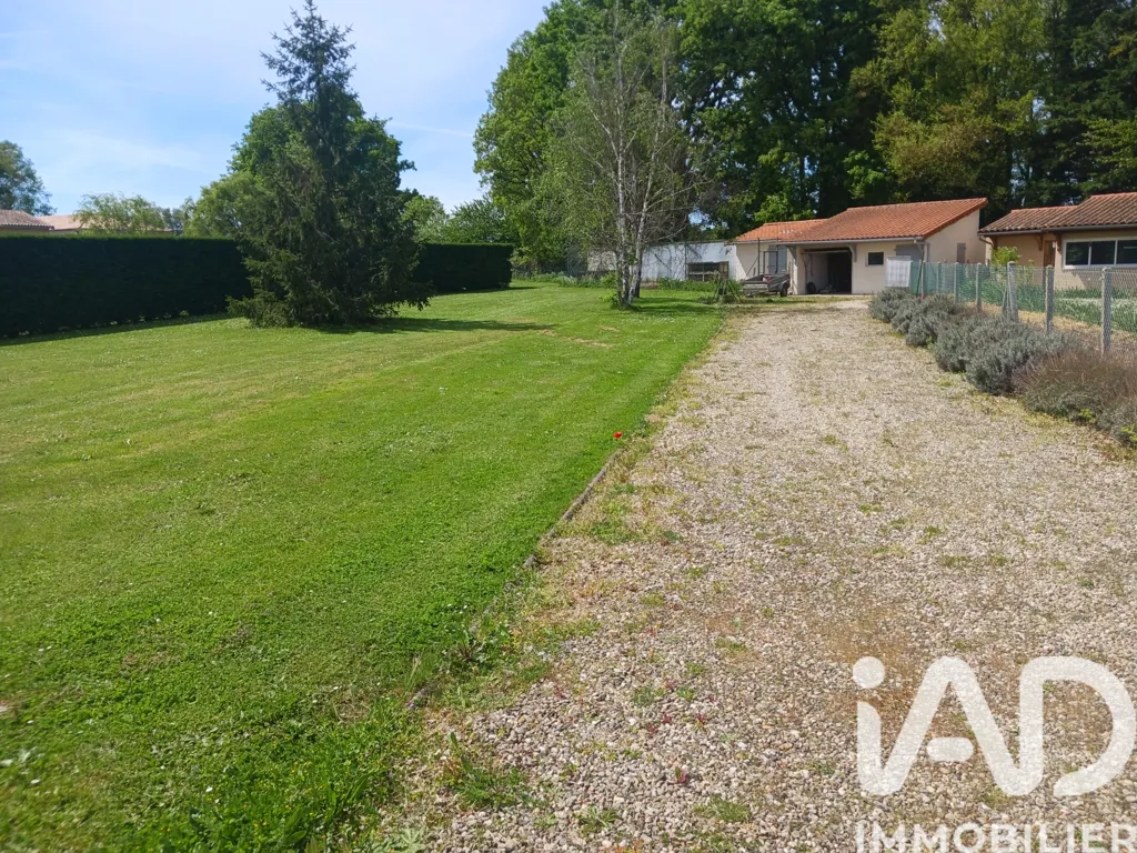Jardin - Terrain Constructible Viabilisé à Gencay