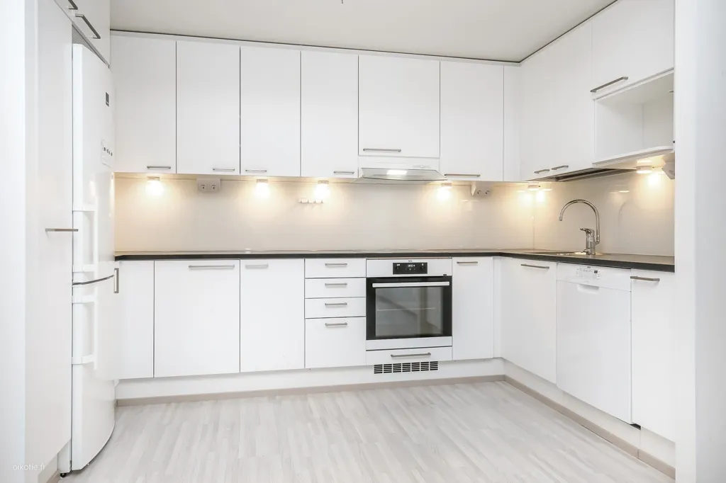 Köök - Apartment with Balcony in Jätkäsaari, Helsinki