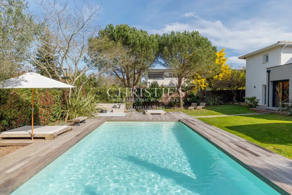Bassein - Renovated House with Pool in Bouliac