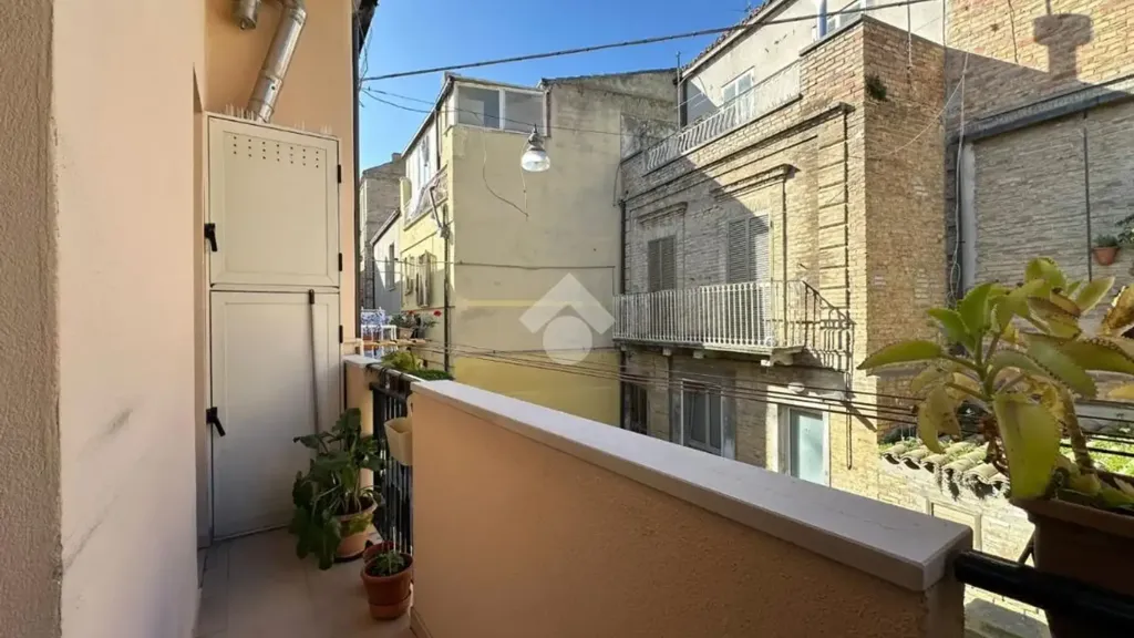 Balcon - Three-Level Apartment with Balcony in Vasto