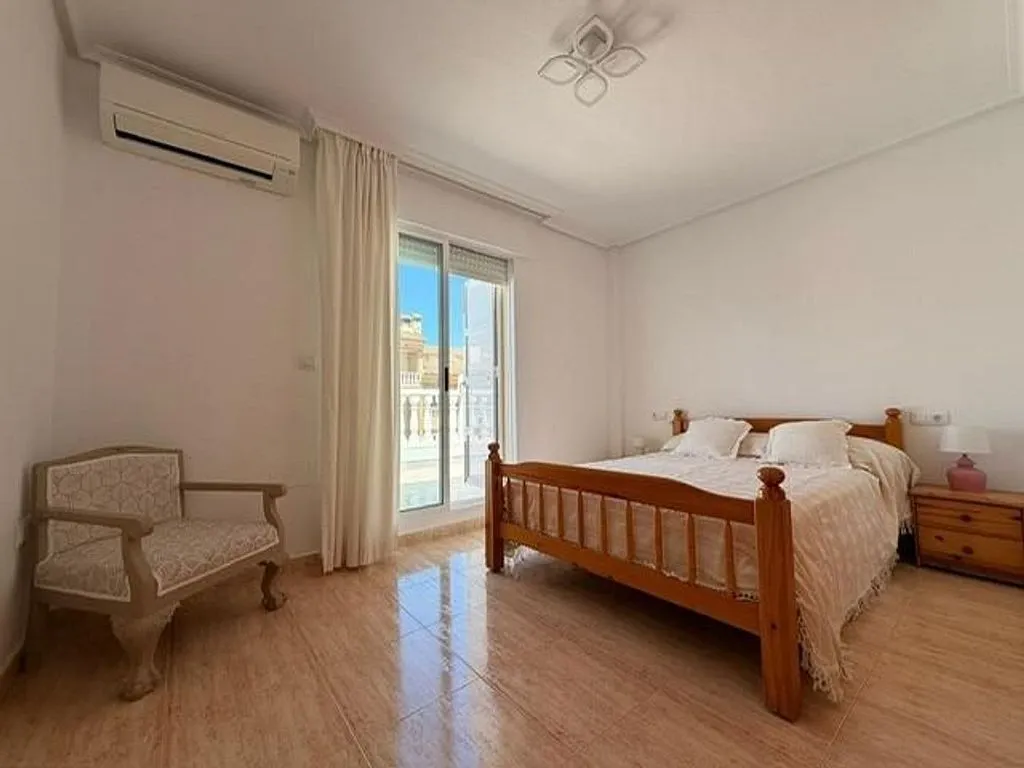 Chambres - Duplex with Terrace in La Torre de la Horadada