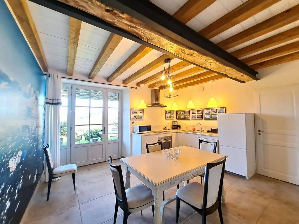 Salle à manger - Maison de Luxe avec Piscine à Condom