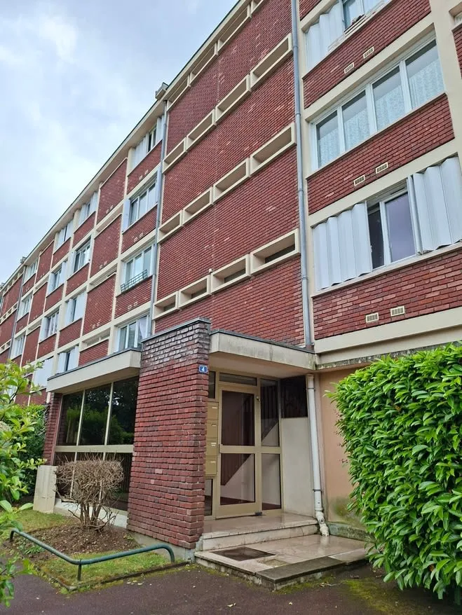 Välivaade - 3-Bedroom Apartment with Balcony in Central Location