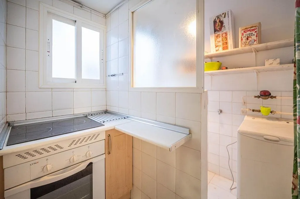 Köök - Top-Floor Flat with Balcony in Central Location